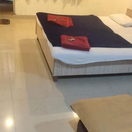 Hilltone Veg Non Veg Matheran Otel Dış mekan fotoğraf