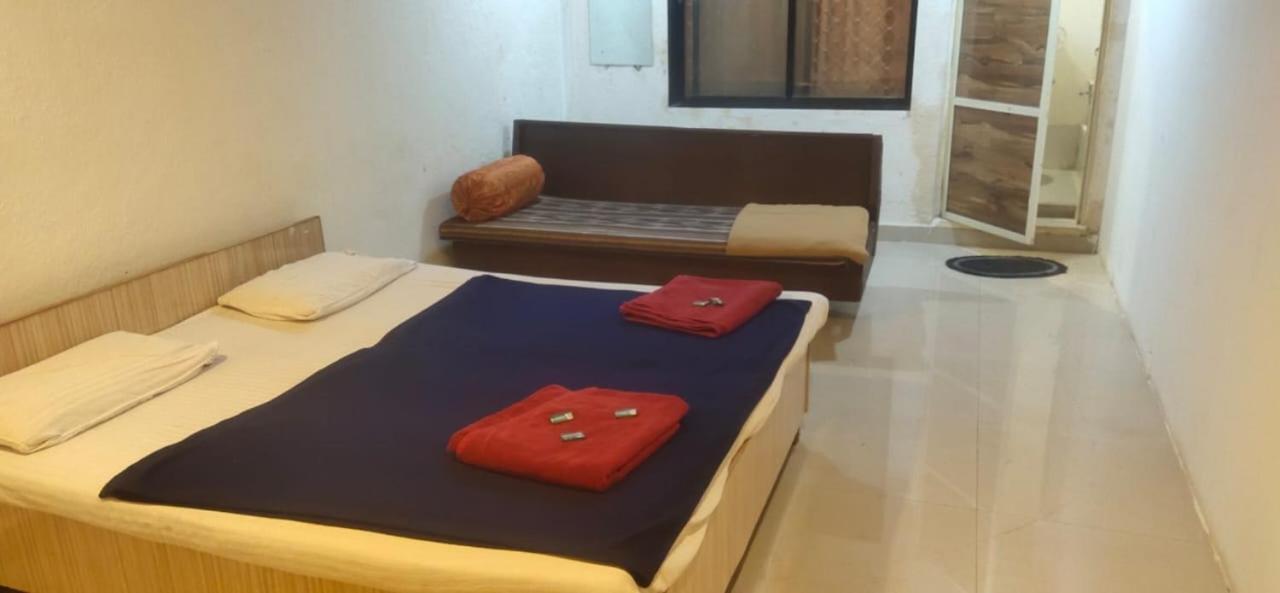 Hilltone Veg Non Veg Matheran Otel Dış mekan fotoğraf