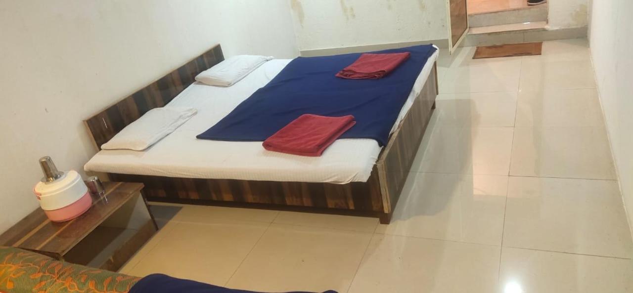 Hilltone Veg Non Veg Matheran Otel Dış mekan fotoğraf