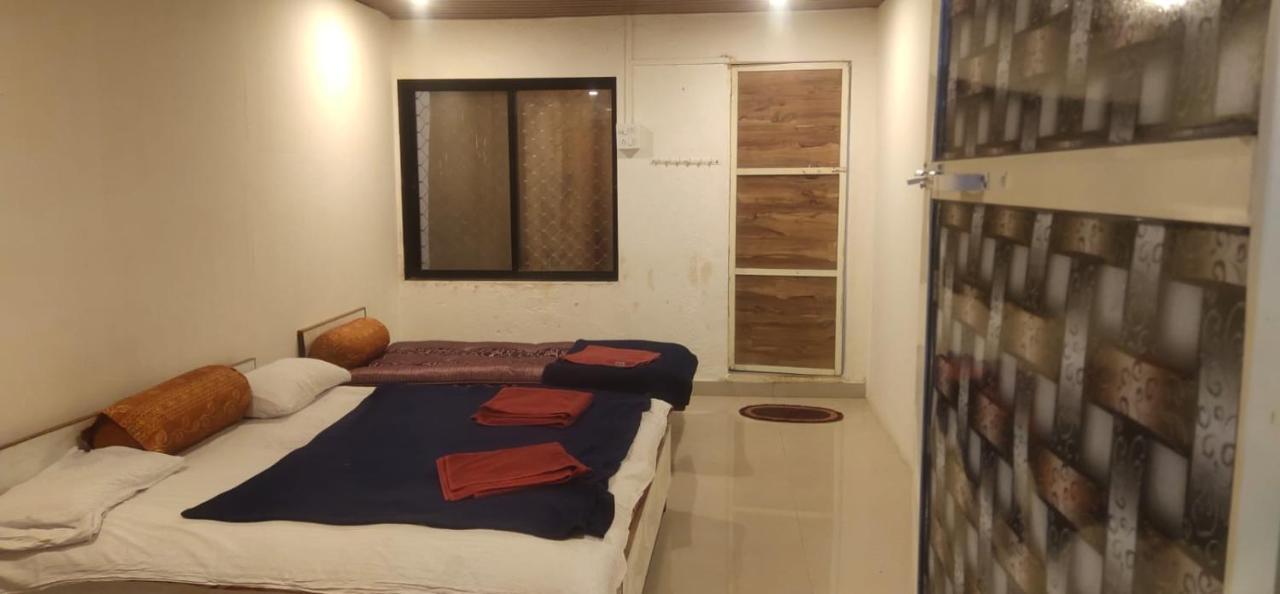 Hilltone Veg Non Veg Matheran Otel Dış mekan fotoğraf