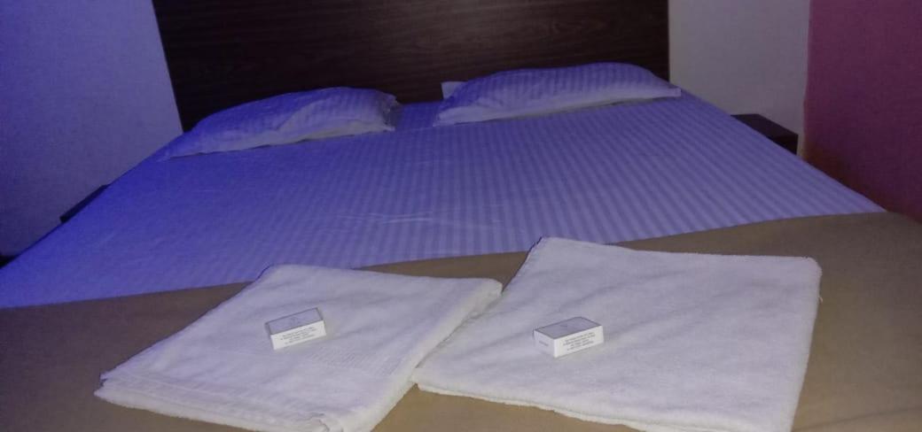 Hilltone Veg Non Veg Matheran Otel Dış mekan fotoğraf