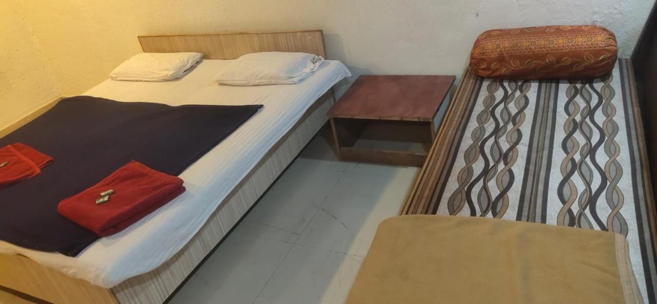 Hilltone Veg Non Veg Matheran Otel Dış mekan fotoğraf