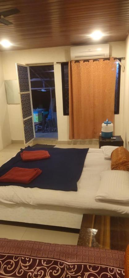 Hilltone Veg Non Veg Matheran Otel Dış mekan fotoğraf