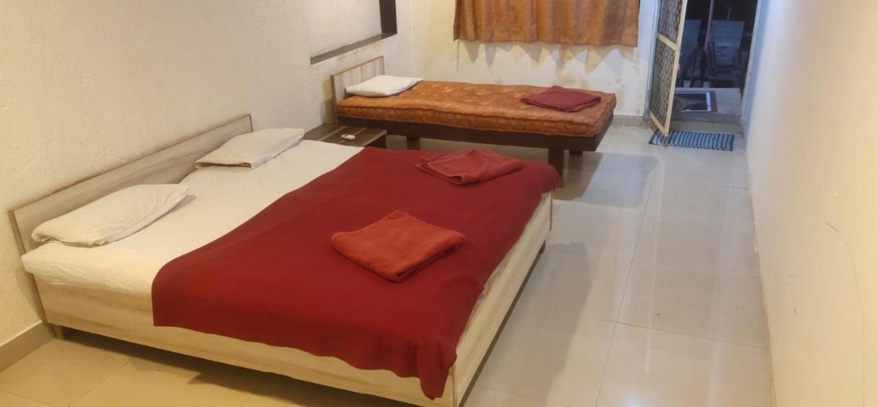 Hilltone Veg Non Veg Matheran Otel Dış mekan fotoğraf