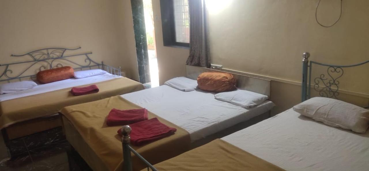 Hilltone Veg Non Veg Matheran Otel Dış mekan fotoğraf